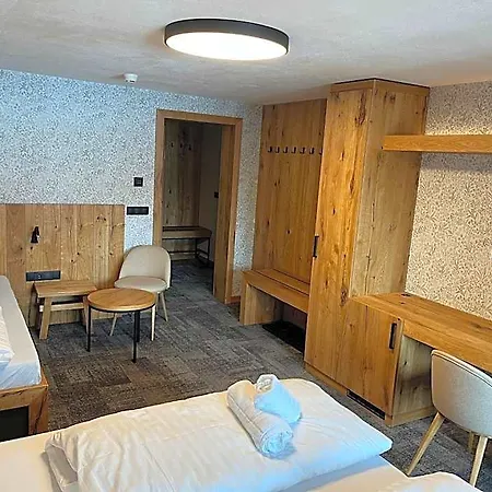 Tieflehner Hof Pitztalhaus Отель Enzenstall